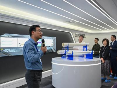 江苏省建材行业协会理事长一行莅临PA视讯游戏集团参观考察